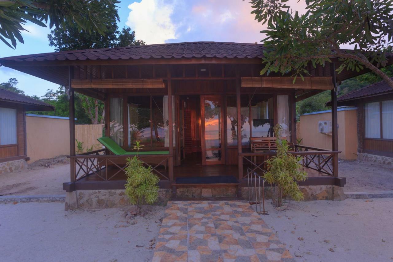 Sylvia Beach Villa Labuan Bajo Eksteriør bilde